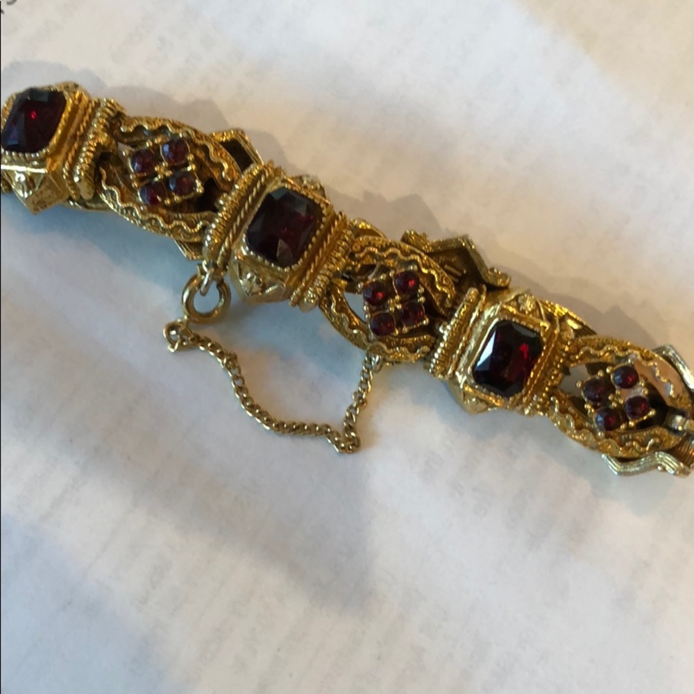 🌺Victorian Gold Toned Bracelet🌺 - Picture 5 of 6